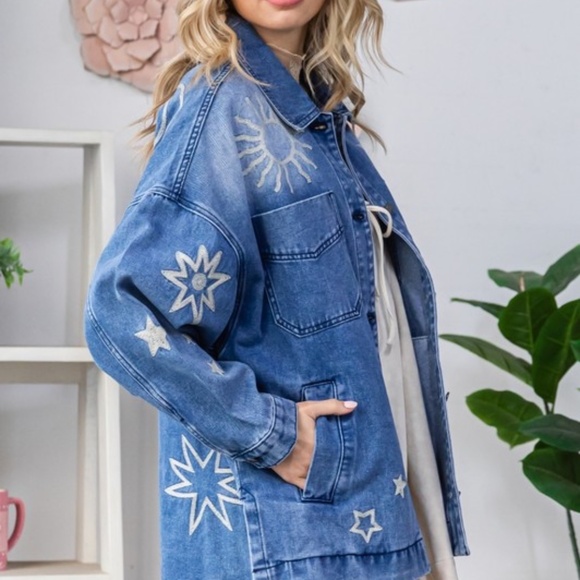 Veveret Medium Wash Sun Star Moon Embroidered Denim Jean Jacket - Picture 6 of 8